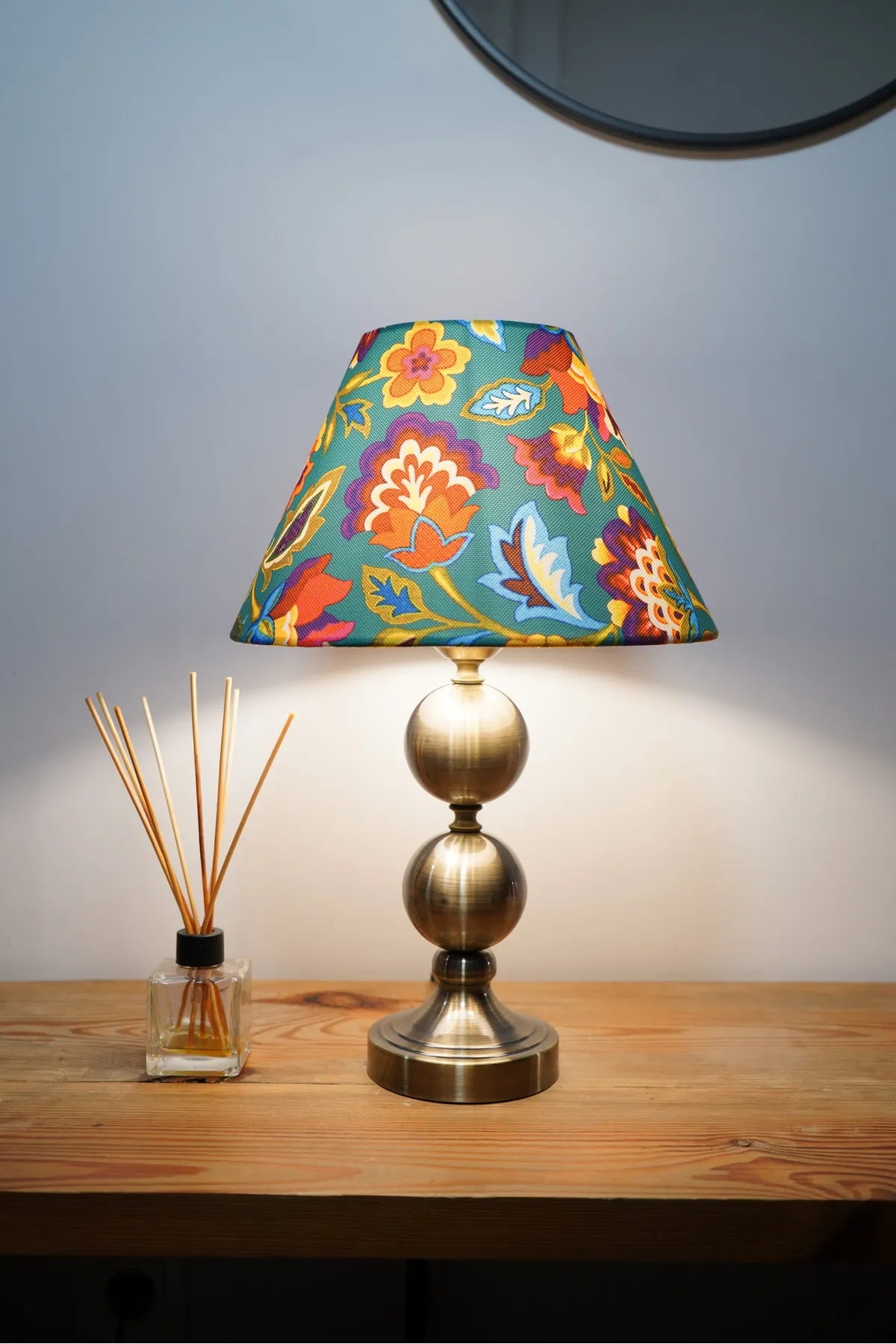 Retro Home Design Dejavu Bordlampe – Rustik Elegance med Justerbar Høyde