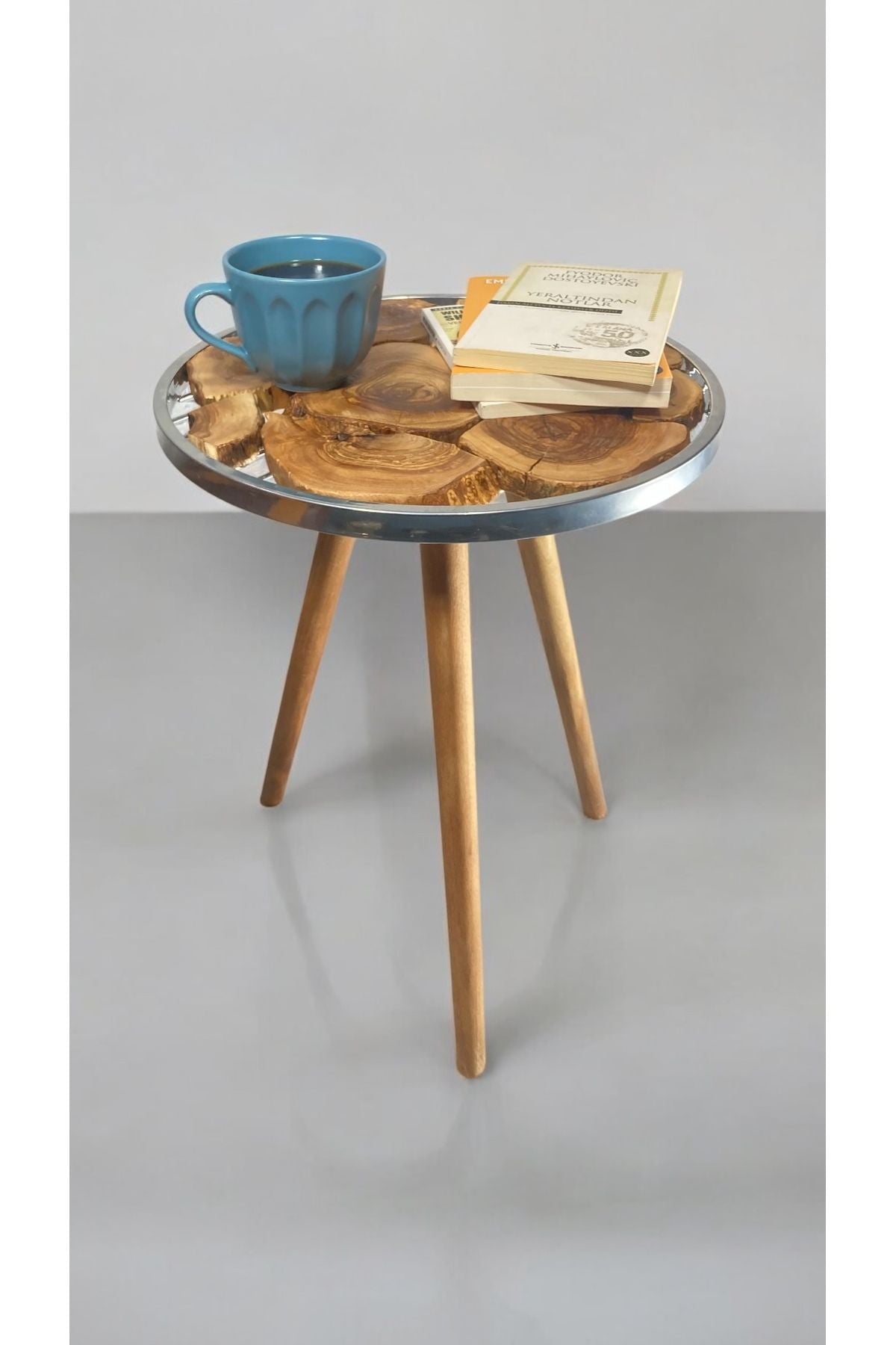 Home Olivia Oliventre Sidebord – Elegant Kromdesign med Naturlig Karakter