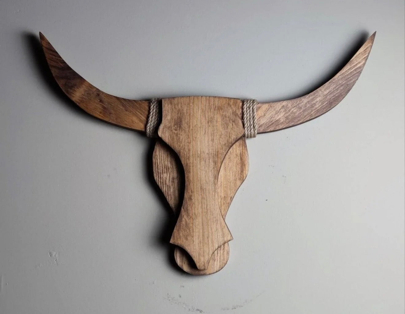 Kütük Shop 10-Dekorativ Oksehode i Tre/Akryl – Moderne Design (45x45 cm)