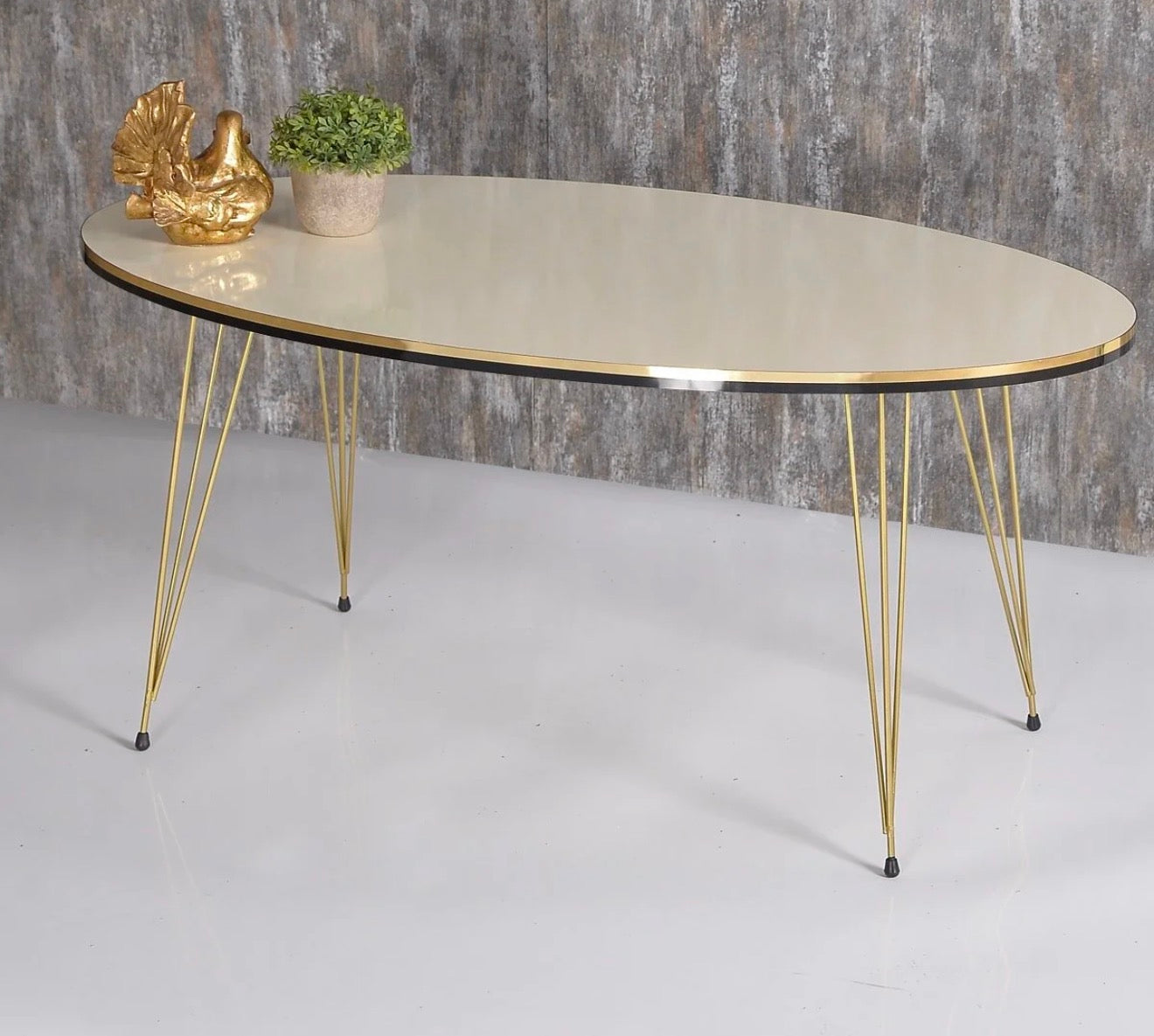 Goldfalez 2047 Sofabord – Oval Elips Design Gull/Krem | Doble Metallben 90x50 cm
