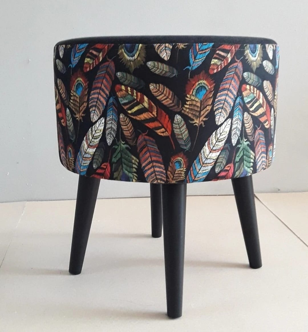 Dekorativ Puff med Trebein