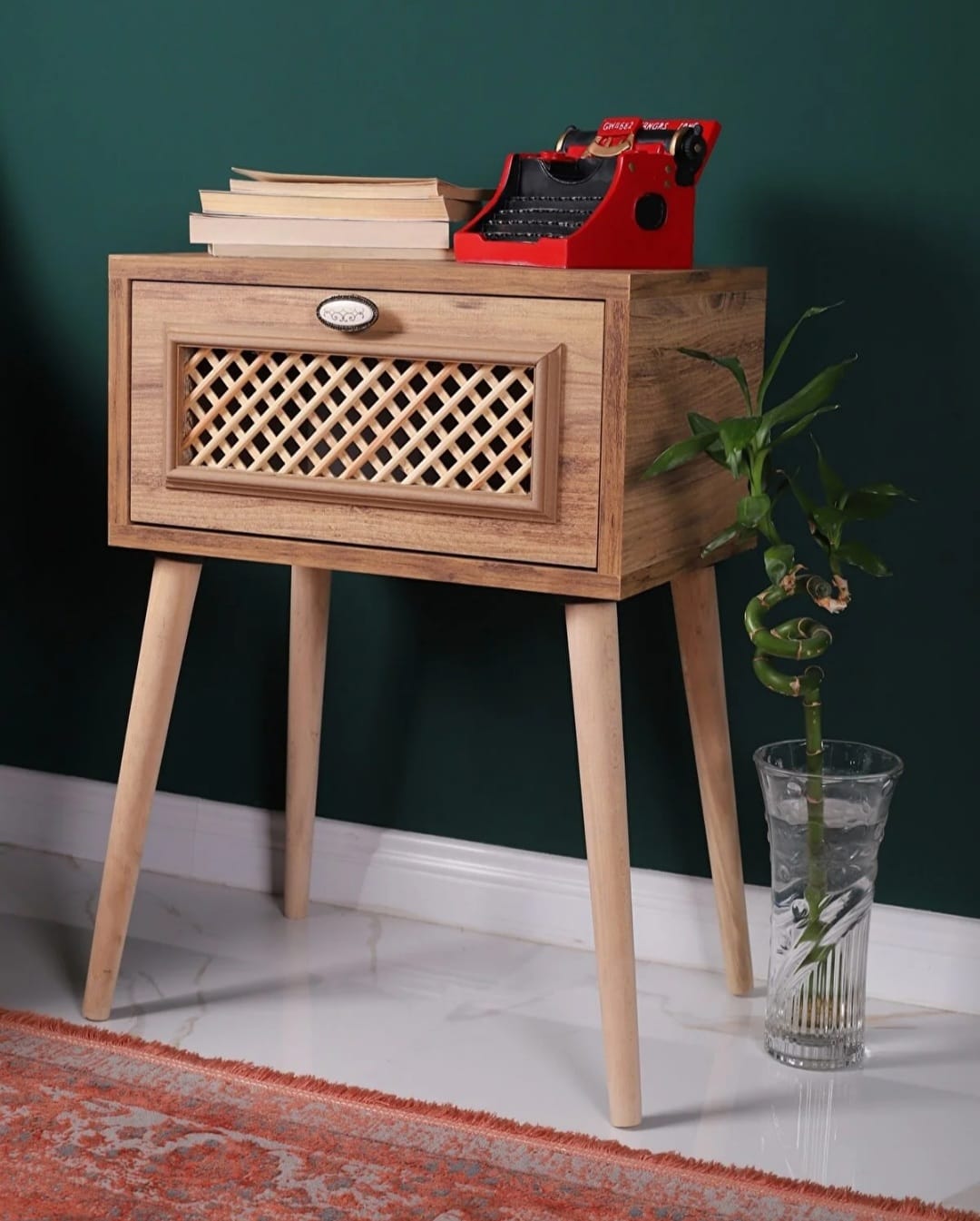 Nattbord med rotting i furu