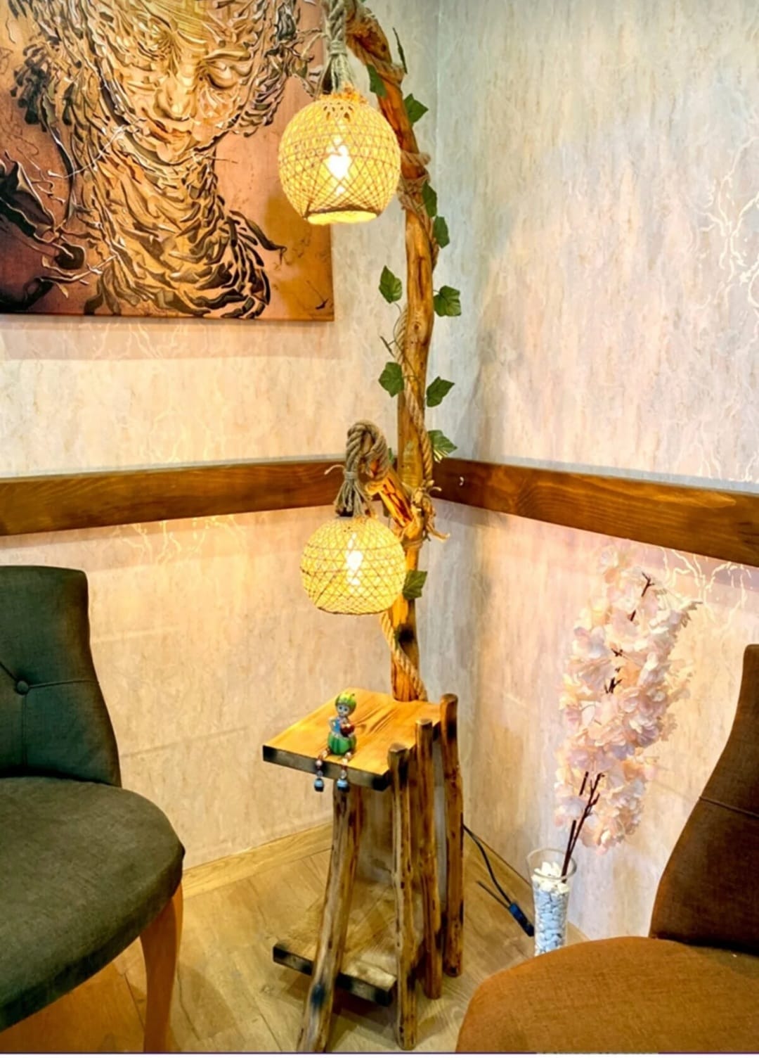 Naturlig Trelamper med Dobbel Lyspære - Unikt Håndlaget Design (165-170 cm høy)