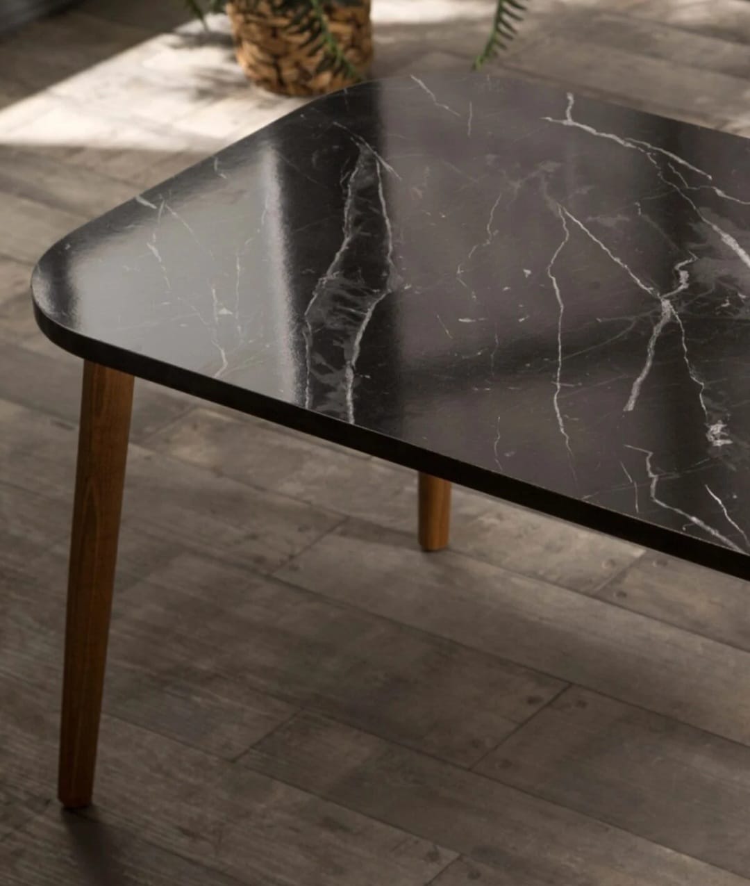 Sofabord i Svart Marmor-Design med Treben