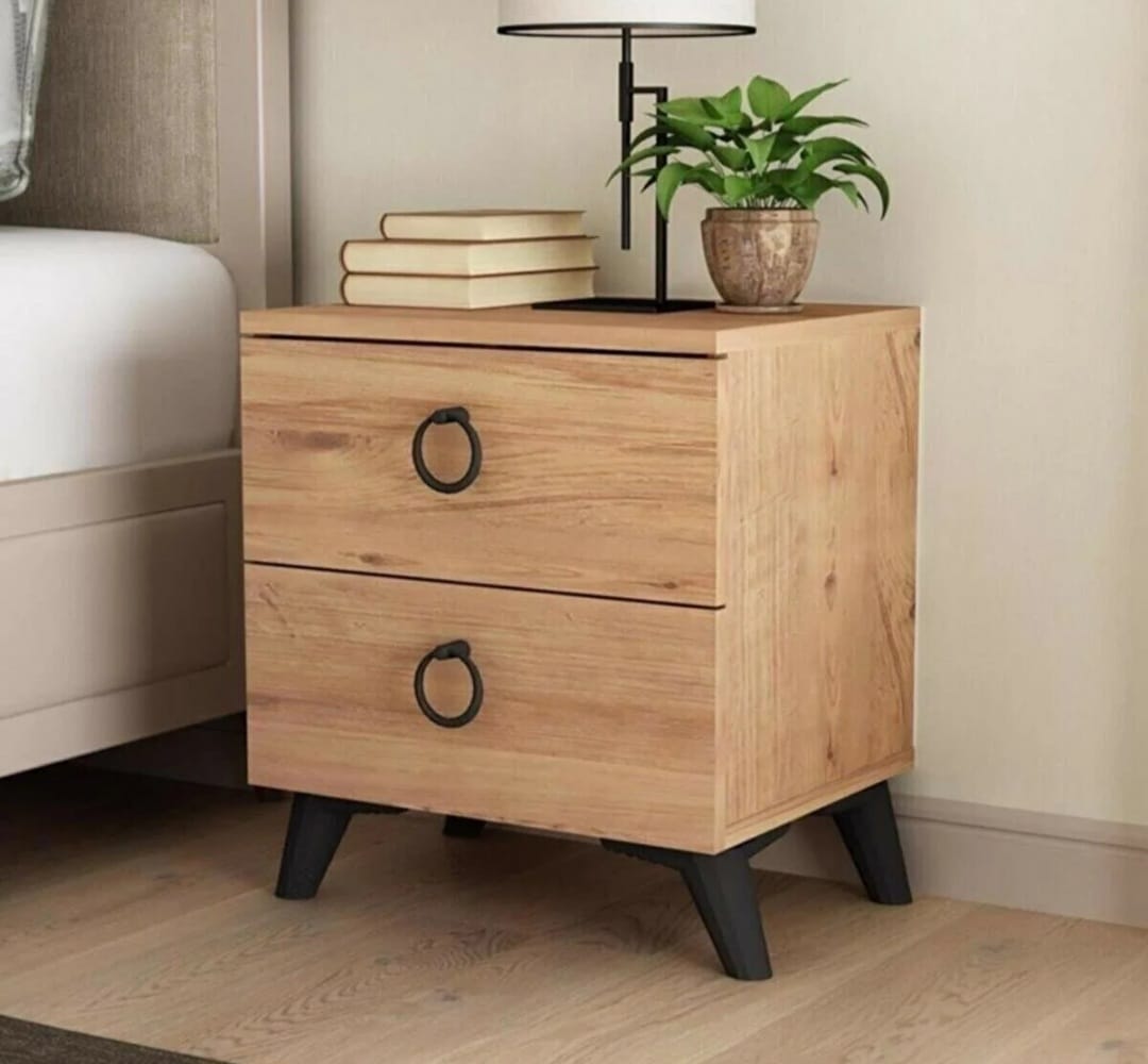 "To-skuff nattbord i atlantisk furu"