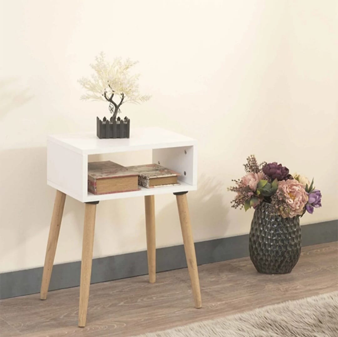 "Kommode med treben i hvitt"