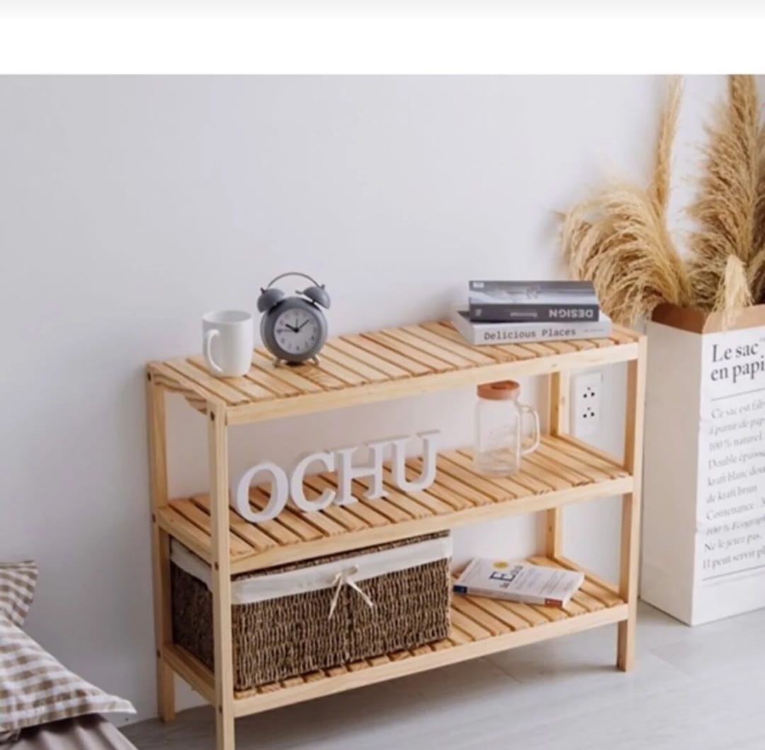 "Tremønstret hylle med 3 nivåer"