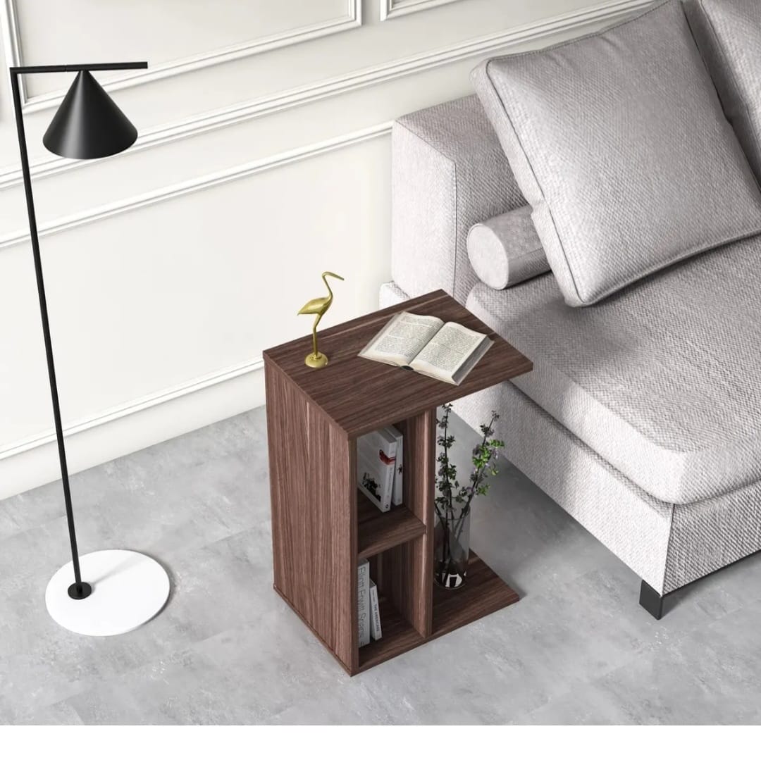 Ruum Store Slot C-Formet Sidebord med Hylle i Valnøtt – Praktisk og Moderne Design