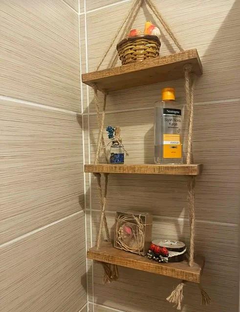 Baderomshylle i tre / Bohem stil. BOHO. Tau. Hengende hylle