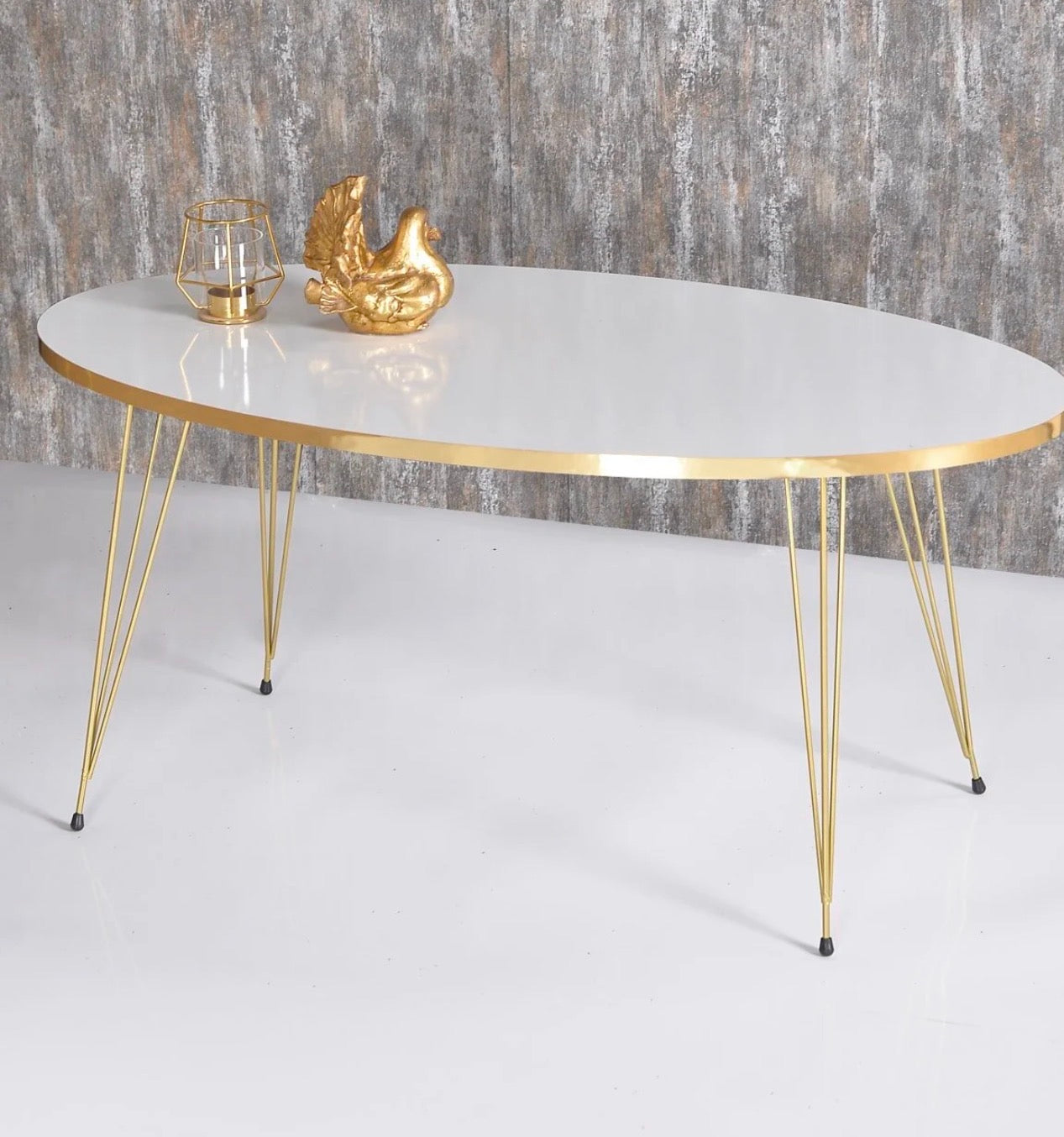 Goldfalez 2028 Sofabord – Oval Design med Gull &amp; Hvit Metallramme | Moderne Stuebord 90x50 cm