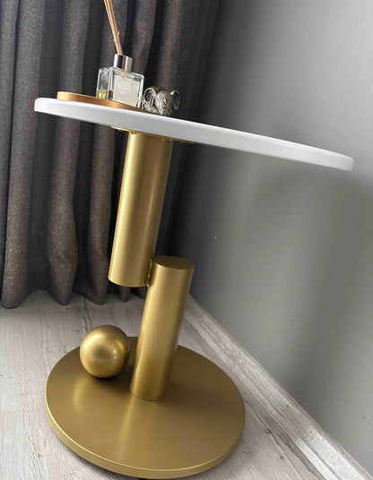 Zy Metal-Elegant og dekorativt sidebord hvit