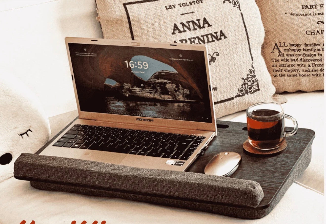 Wigo Wood-Bærbart laptopbord med pute – komfortabelt og praktisk