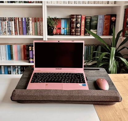 Wigo Wood-Bærbart laptopbord med pute – komfortabelt og praktisk