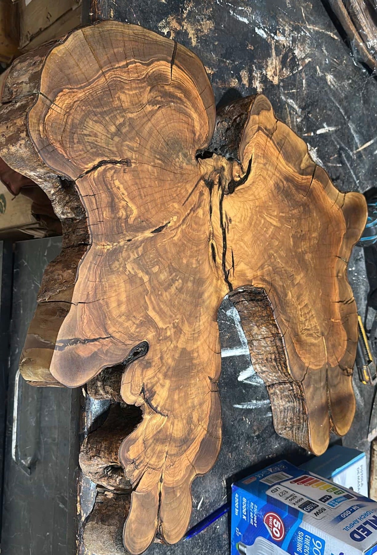 Kütük Shop-Naturlig Trestubbe Salongbord – Unikt Design i Massivt Tre